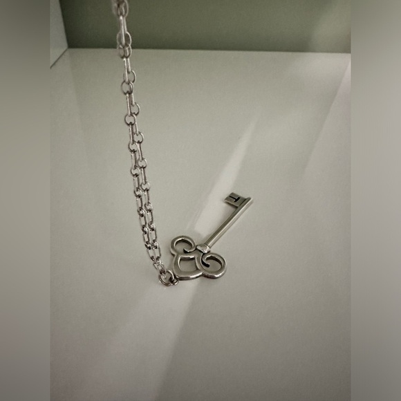 Retired Tiffany & CO Fleur De Lis Key Pendant Charm Necklace Sterling Silver - Picture 5 of 6